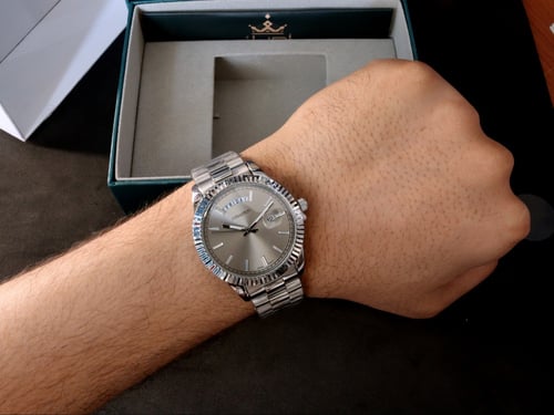 ساعة رجالي ستيل DAY DATE باللون الرمادي