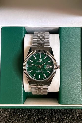 ساعة رجالية بتصميم كلاسيك باللون الفضي والاخضر 38m...