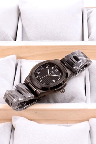 ساعة رجالي بلون اسود ارقام عربي