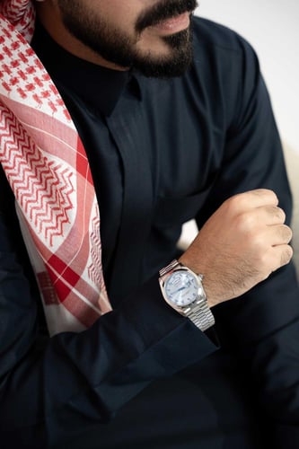ساعة رجالية سماوية بارقام عربية شبيهة رولكس