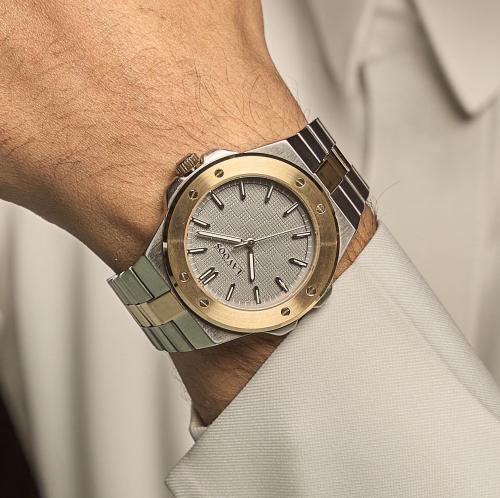ساعة رجالية بسير من الستيل بلون فضي ذهبي