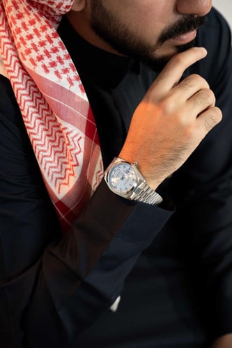ساعة رجالية سماوية بارقام عربية شبيهة رولكس