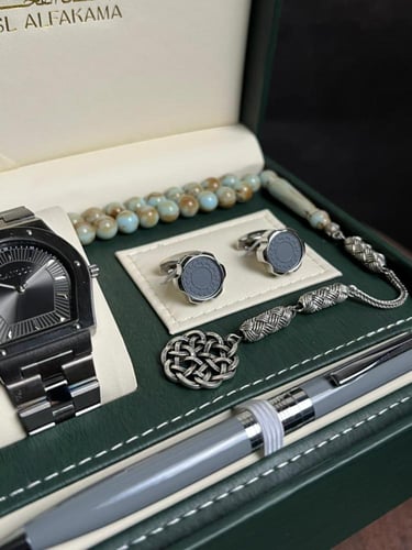 طقم رجالي مع مسباح بكلايت