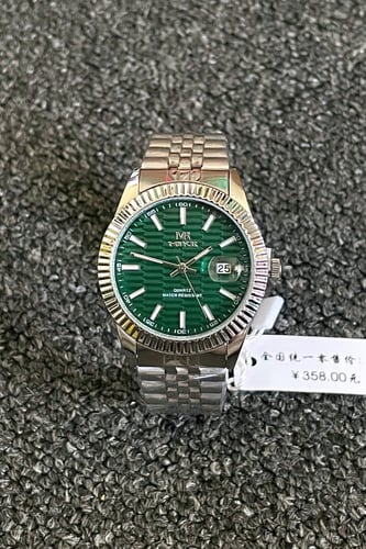 ساعة رجالية بتصميم كلاسيك باللون الفضي والاخضر 38m...