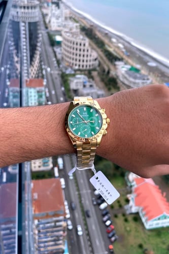 ساعة رجالية باللون الذهبي والأخضر