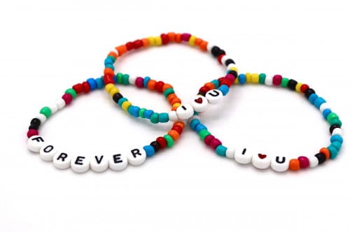 اسوارة أطفال عبارات بالخرز الملون