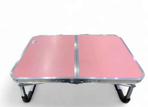 طاولة صغيرة اللون وردي