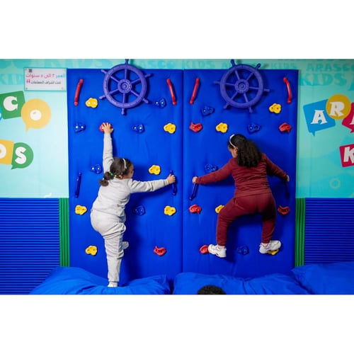 جدار تسلق بطول 225سم وعرض 110 سم