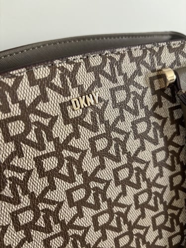 شنطه DKNY كبيرة