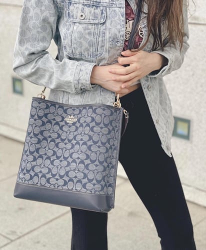 شنطة كوتش جينز