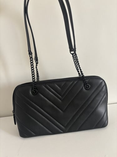 حقيبه DKNY اسود كتف مات