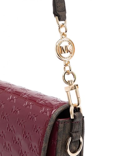 حقيبة كتف برادشو من الجلد اللامع منقوش بشعار صغير