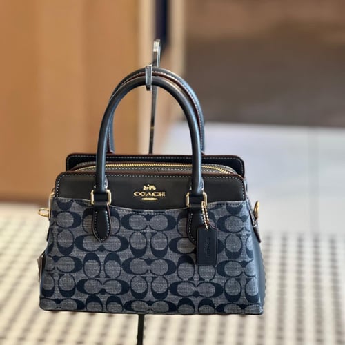 كوتش شنطة يد وكروس فاخره