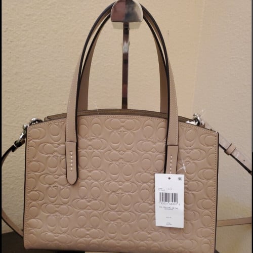 شنطة كوتش بلوقو محفور بيج