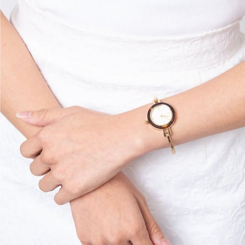 ساعه توري بورش بعدة اطارات