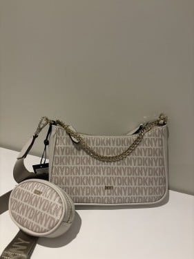 شنطه DKNY ابيض كروس بدي