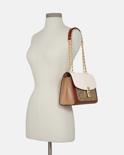 حقيبة كتف "لين Lane" من القماش بنقشة ماركة كوتش اب...