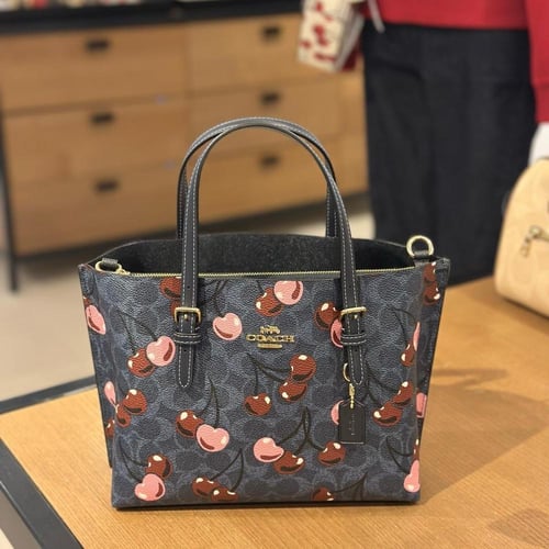 شنطه كوتش كرز كحلي