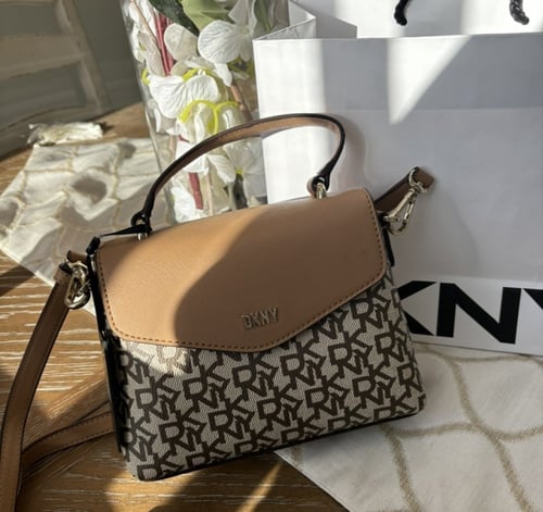 شنطه DKNY مينير