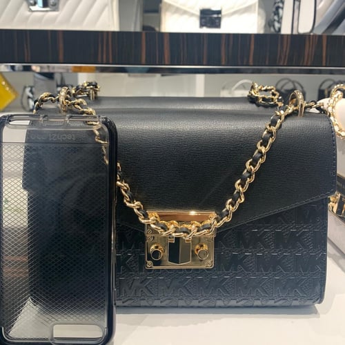 حقيبة مايكل كورس بشعار بارز