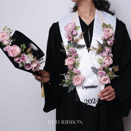 تاج التخرج المزهر