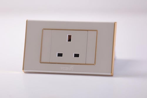 بريزه 13 أمبير متوفر لونين ضمان 25 سنة