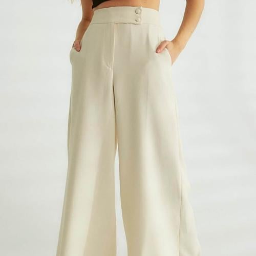 بنطلون بقصة واسعة