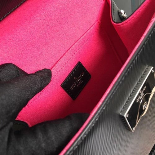 كلوني ميني من لويس فويتون لمسة فخامة خالدة بحجم مث...