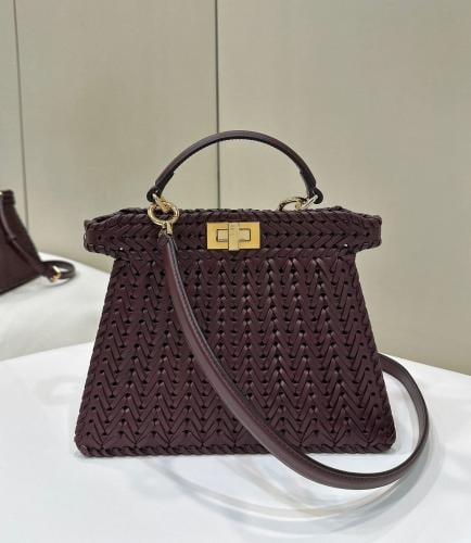 شنطة فندي نسائية بجلد فاخر Fendi- برغندي