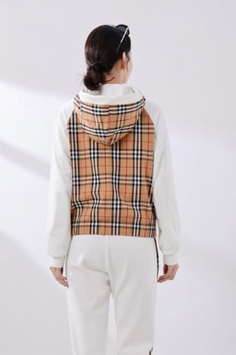 طقم بجامة رياضية بترصيع نقشة التارتان الجانبية