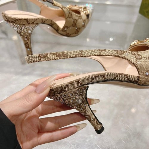 كعب عالي 8.5 سم مفتوح من الخلف مع شريط مطاطي