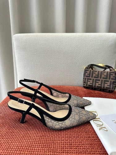 صندل ديور كابتشر سلينغباك