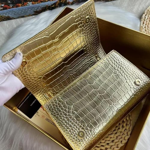 حقيبة دولتشي آند غابانا كروس بودي الذهبية الفاخرة