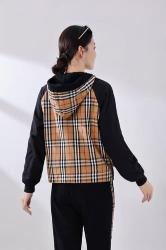 طقم بجامة رياضية بترصيع نقشة التارتان الجانبية