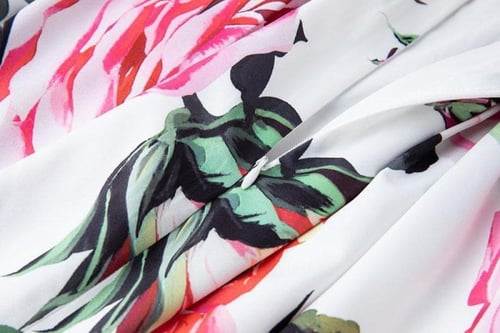 طقم من توب قصير وتنورة طويلة بنقشة الورود من دولتش...