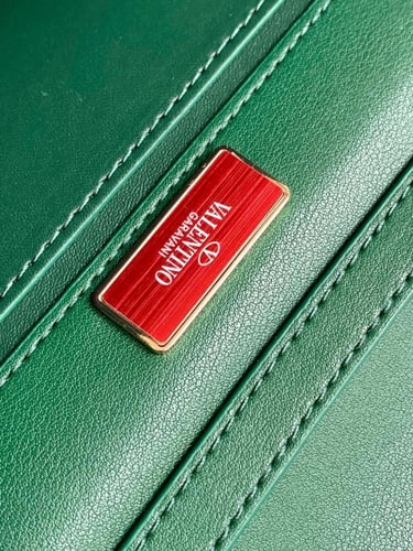 شنطة يد من فلانتينو - مرصعه بأحجار الراين