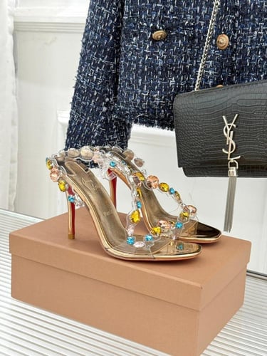 صندل روزا زي من كريستيان لوبوتان