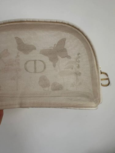 شنطة ميك أب من ديور بنقشة وورود