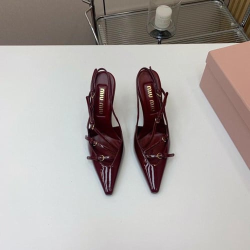 حذاء ميو ميو بجلد لامع - برغندي