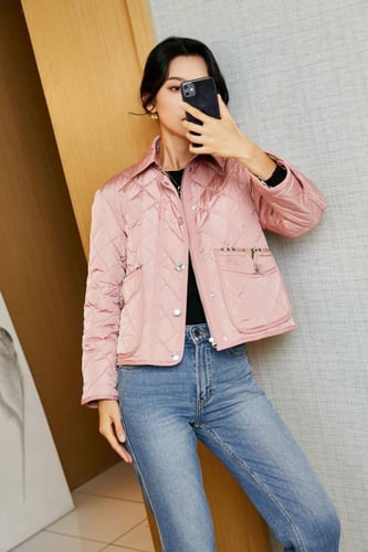 جاكيت بربري المبطن بنقشة دايموند