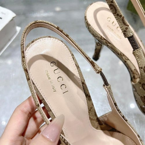 كعب عالي 8.5 سم مفتوح من الخلف مع شريط مطاطي