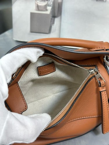 شنطة من لويفي صغيرة كلاسيكيه