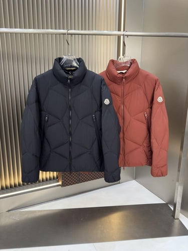 جاكيت مونكلير فاردار المبطن فخامة الدفء الإيطالي