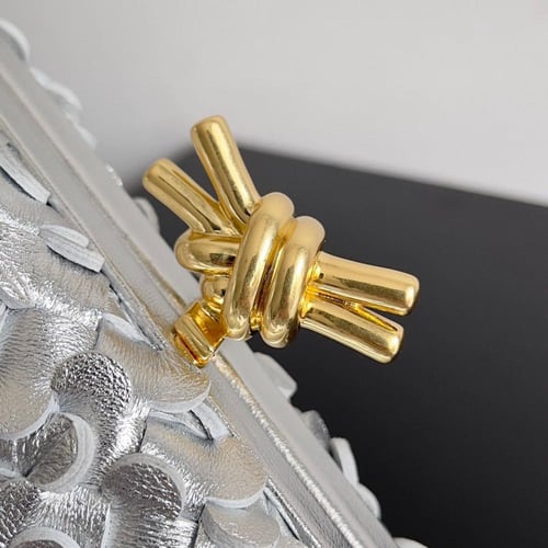 حقيبة بوتيغا فينيتا بوكيت نوت الجلدية الفاخرة