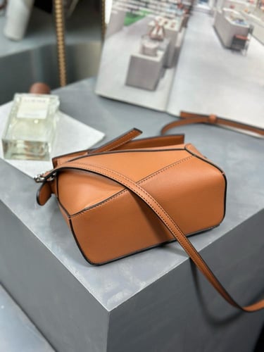 شنطة من لويفي صغيرة كلاسيكيه