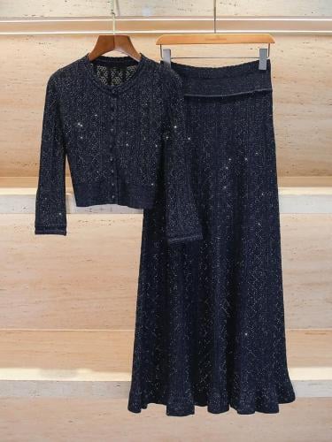 طقم تنورة وبلوزة ماكسي محبوكة مرصعة بأحجار الراين