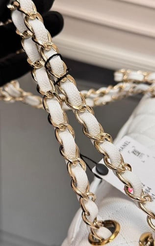 شانيل كلاسيك فلاب متوسطة مع هاردوير ذهبي