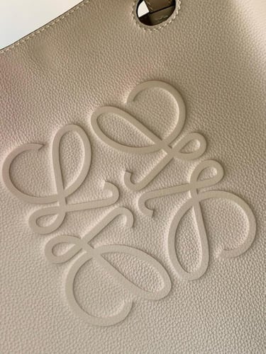 شنطه من لوفي بتصميم مريح