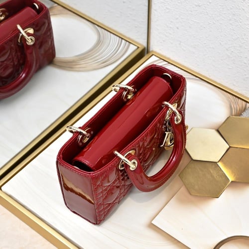 شنطة ليدي ديور مقاس 22 - لامعة