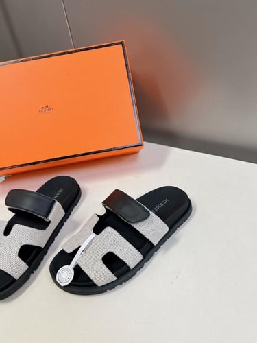 سليبر هيرميس الكلاسيكي مستوحى من جلد غنم